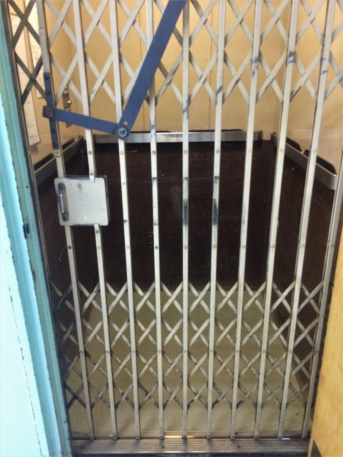 Old collapsible door lift before modernization